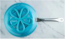 1 - Сковорода Pepper Blue Flower PR-2104-28 28x5,8 см + підставка